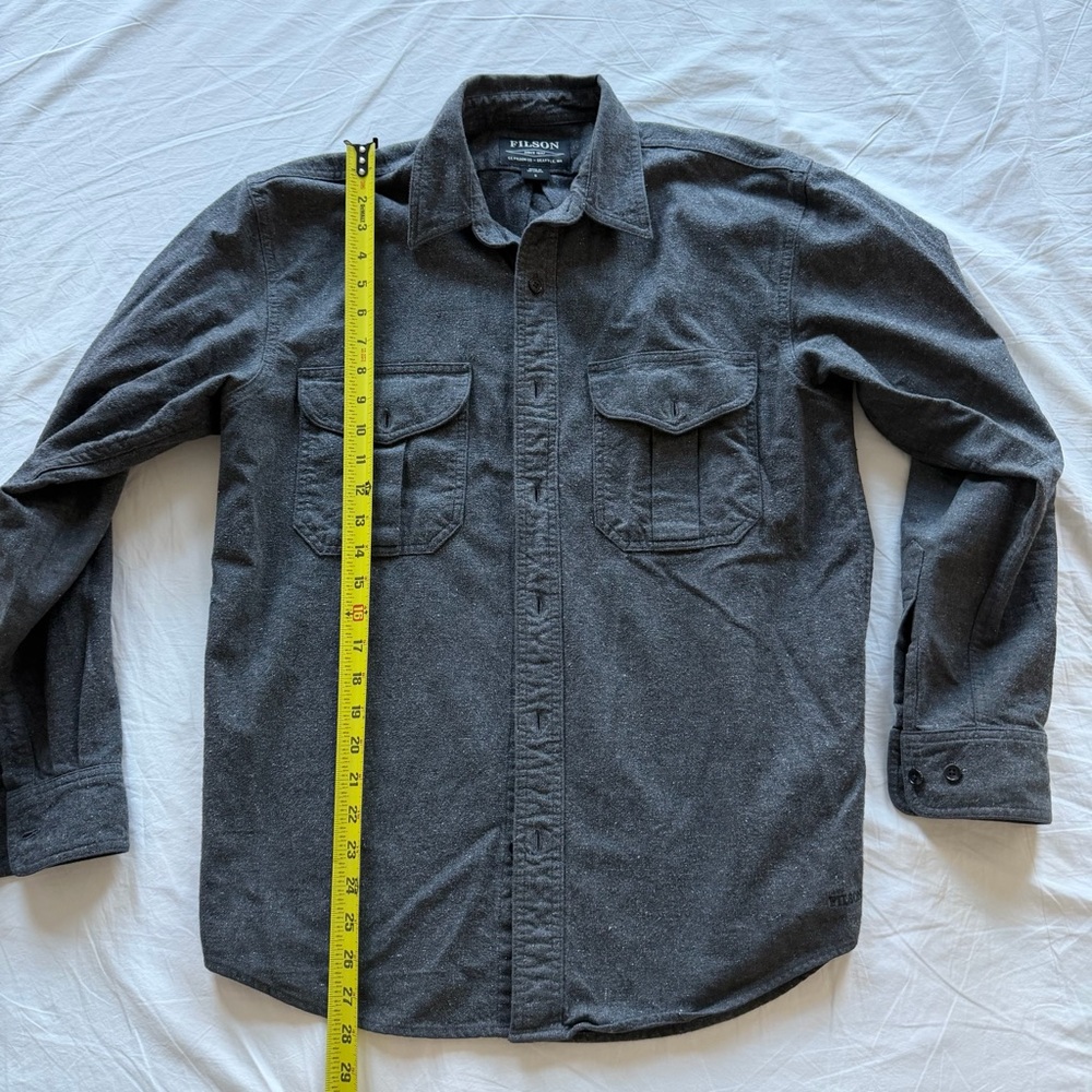 Filson Men’s ALASKAN‎ GUIDE SHIRT in Size S in Dark Heather Grey. 100% cotton. - Picture 9 of 10